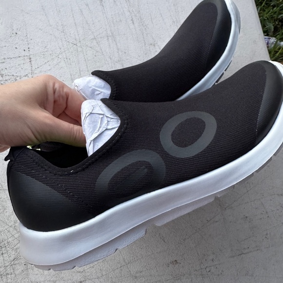 OOFOS Men\'s OOmg Sport Low Shoe in White/Black Size 11 main image 7